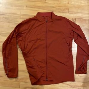 lululemon men’s XXL lightweight running jacket. Small zip pocket on right hip.